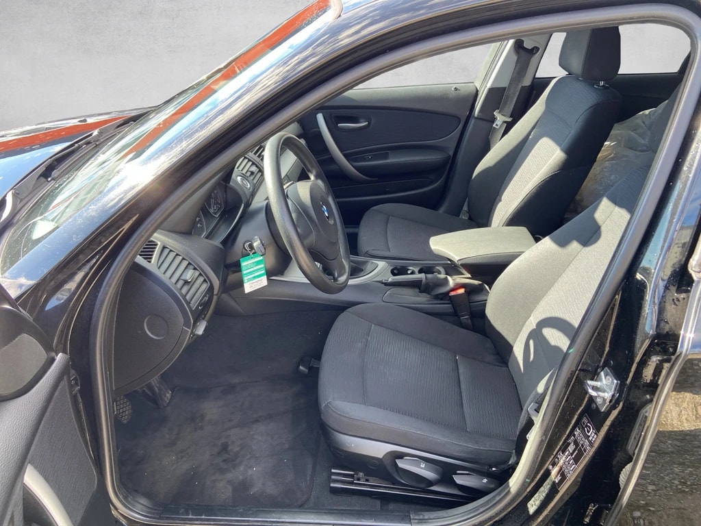 BMW 118i-image-14