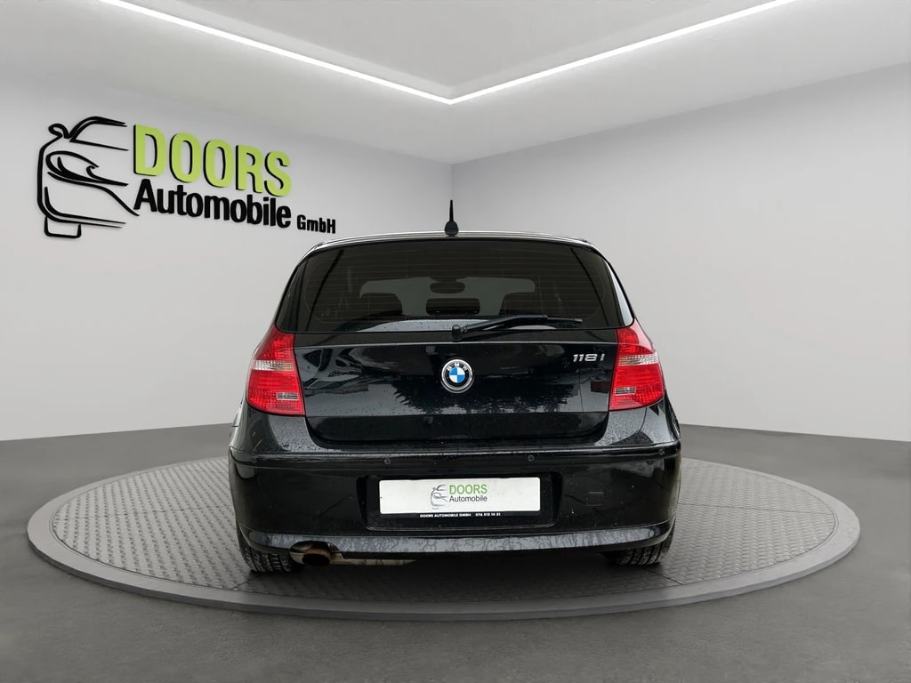 BMW 118i-image-5