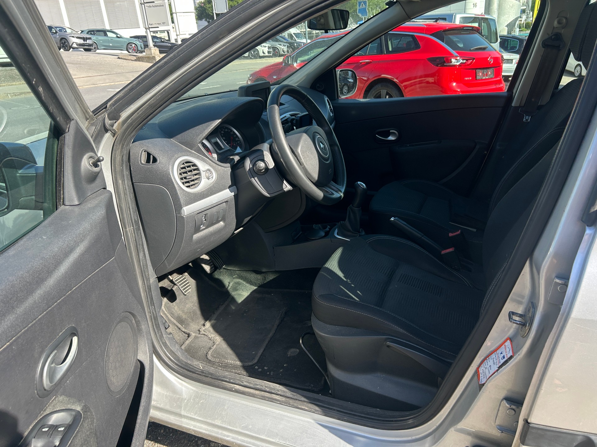 RENAULT Clio Grandtour 1.2 16V Expression-image-9