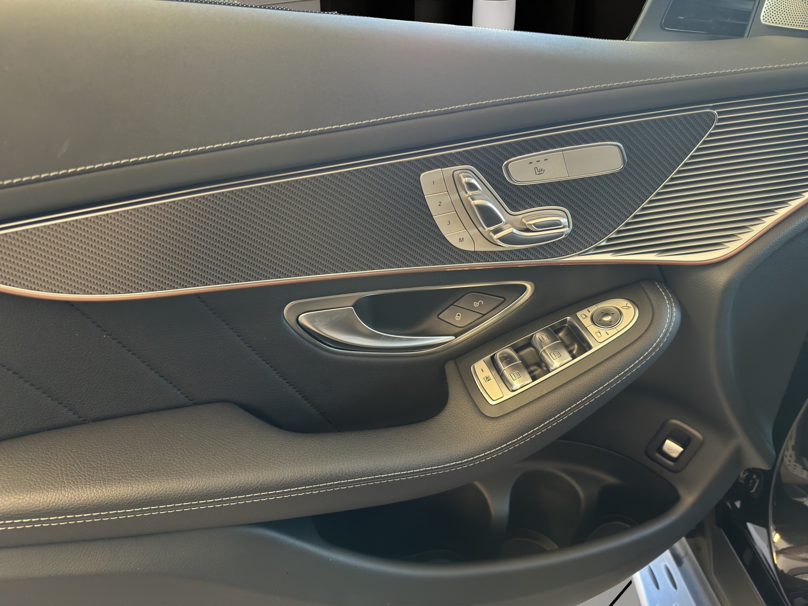 MERCEDES-BENZ EQC 400 AMG Line 4Matic-image-13