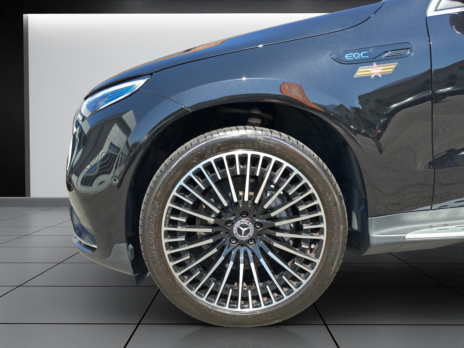 MERCEDES-BENZ EQC 400 AMG Line 4Matic-image-5