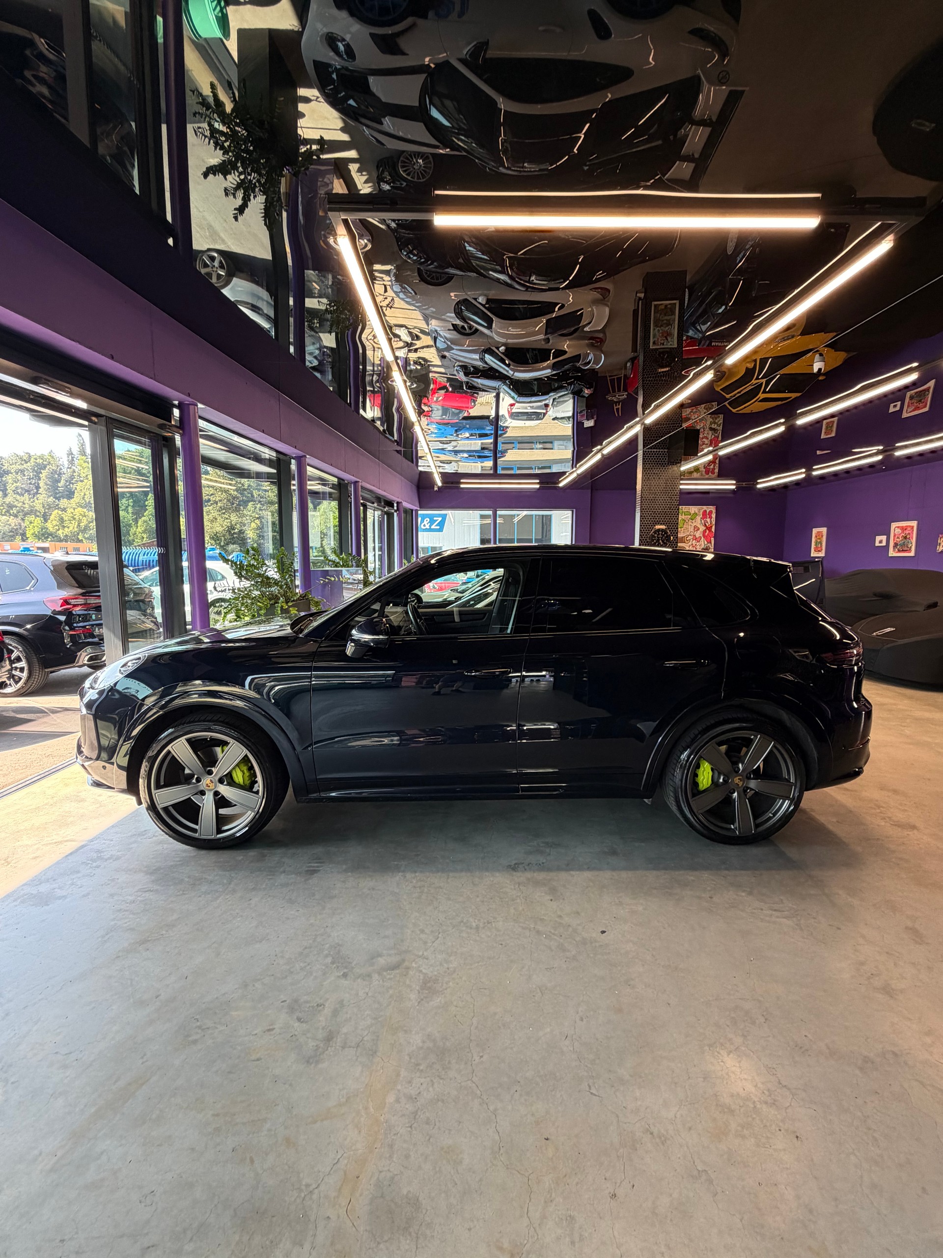 PORSCHE Cayenne E-Hybrid-image-2