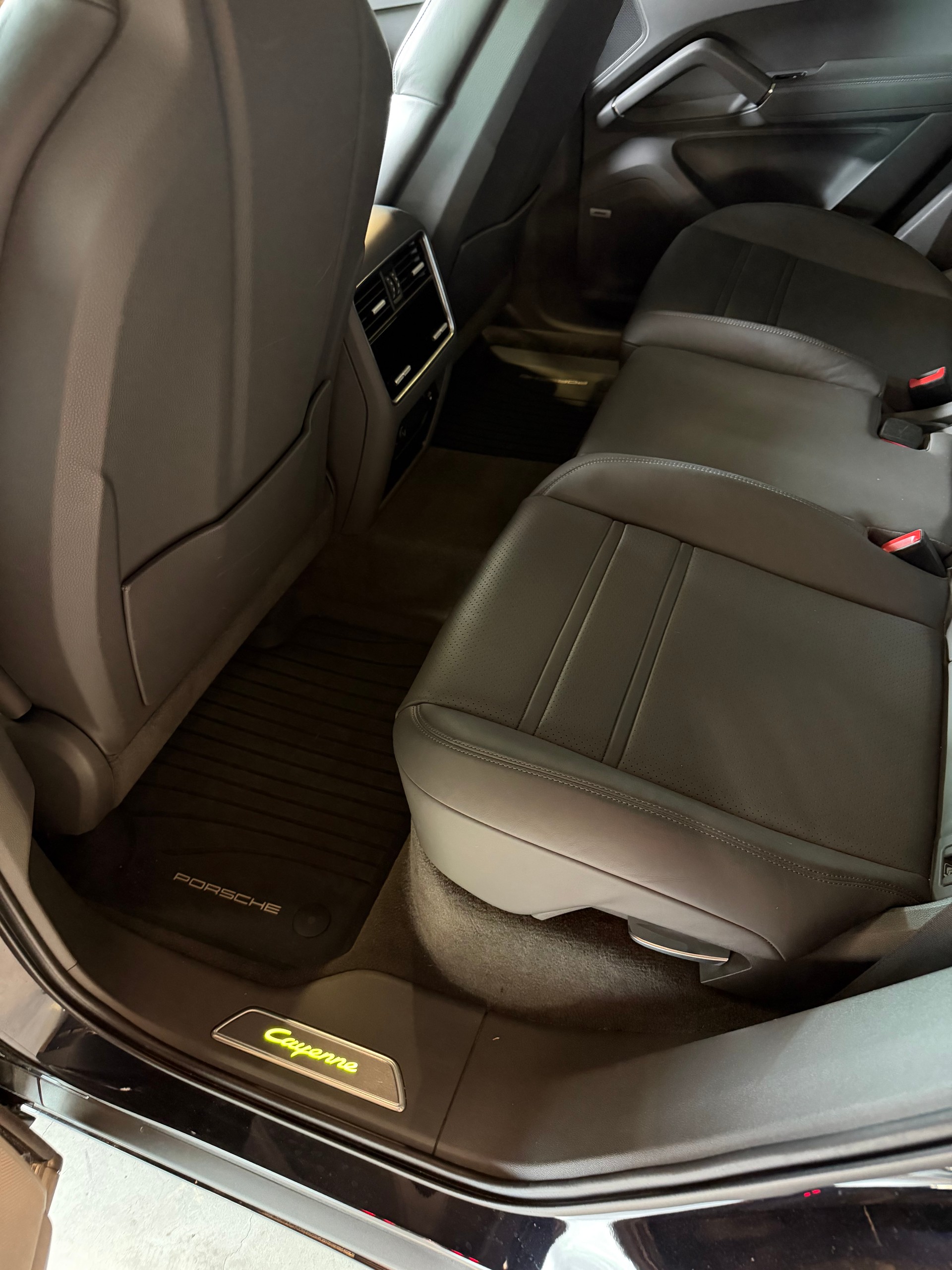 PORSCHE Cayenne E-Hybrid-image-9