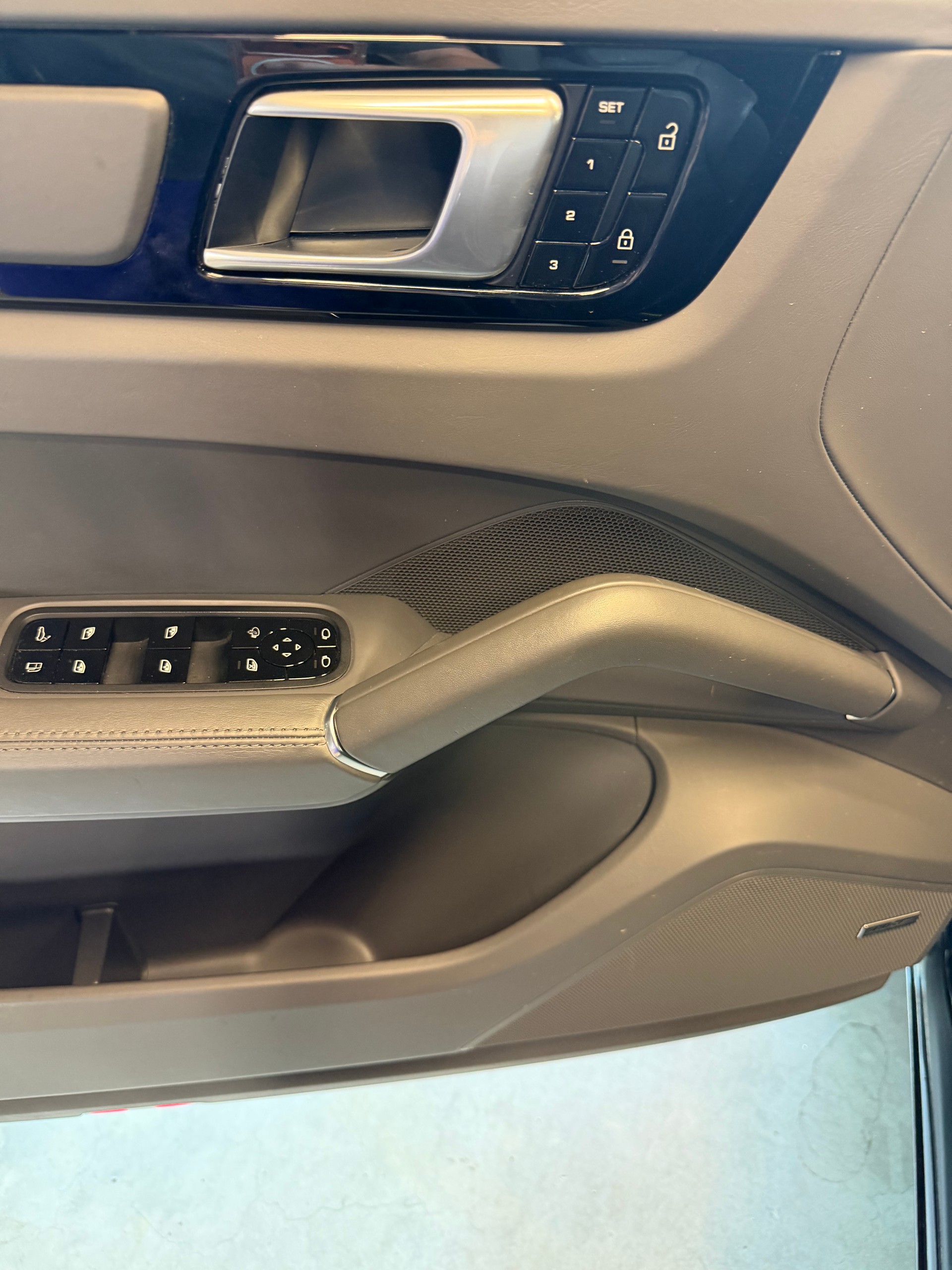 PORSCHE Cayenne E-Hybrid-image-11