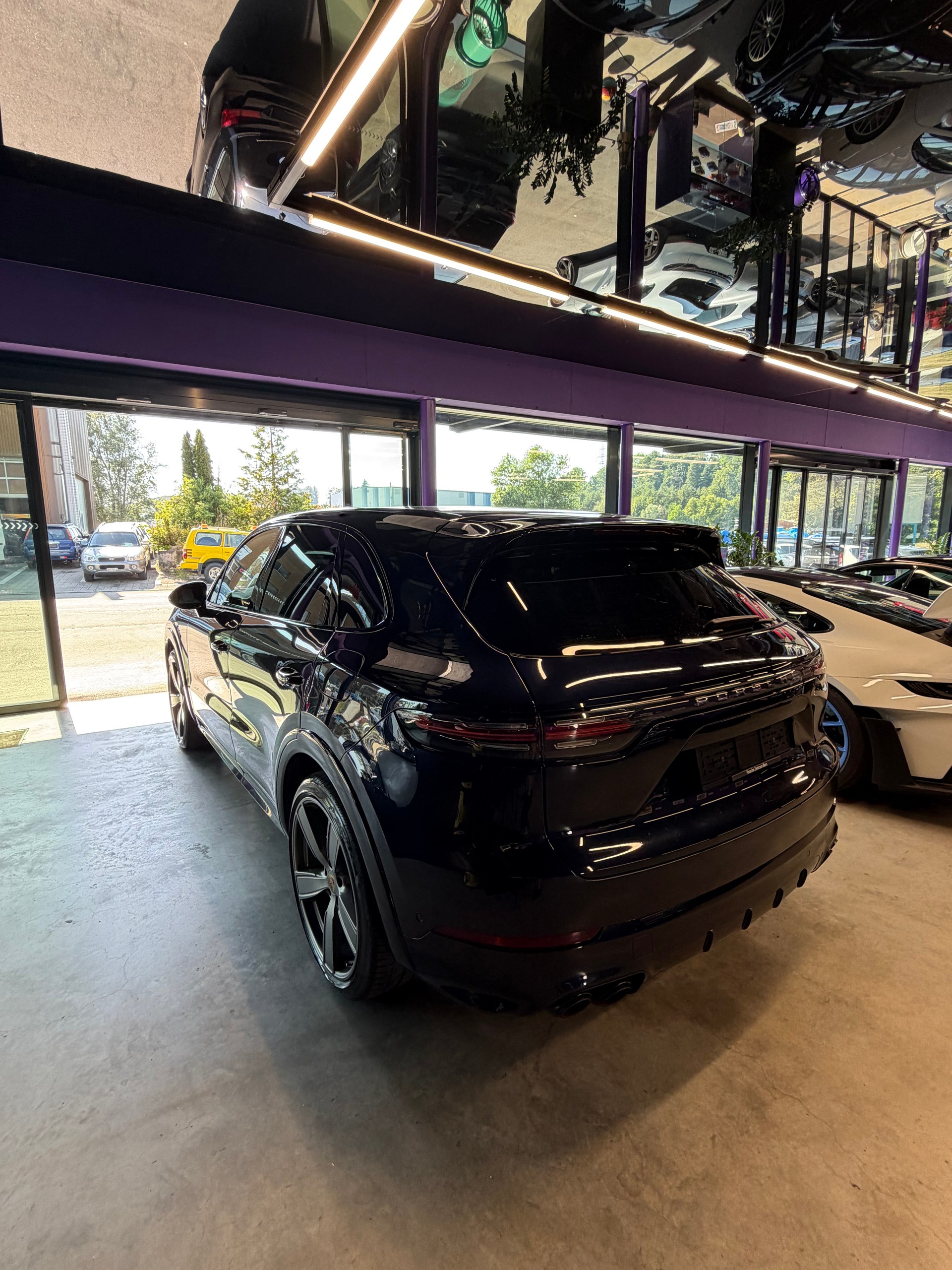 PORSCHE Cayenne E-Hybrid-image-4
