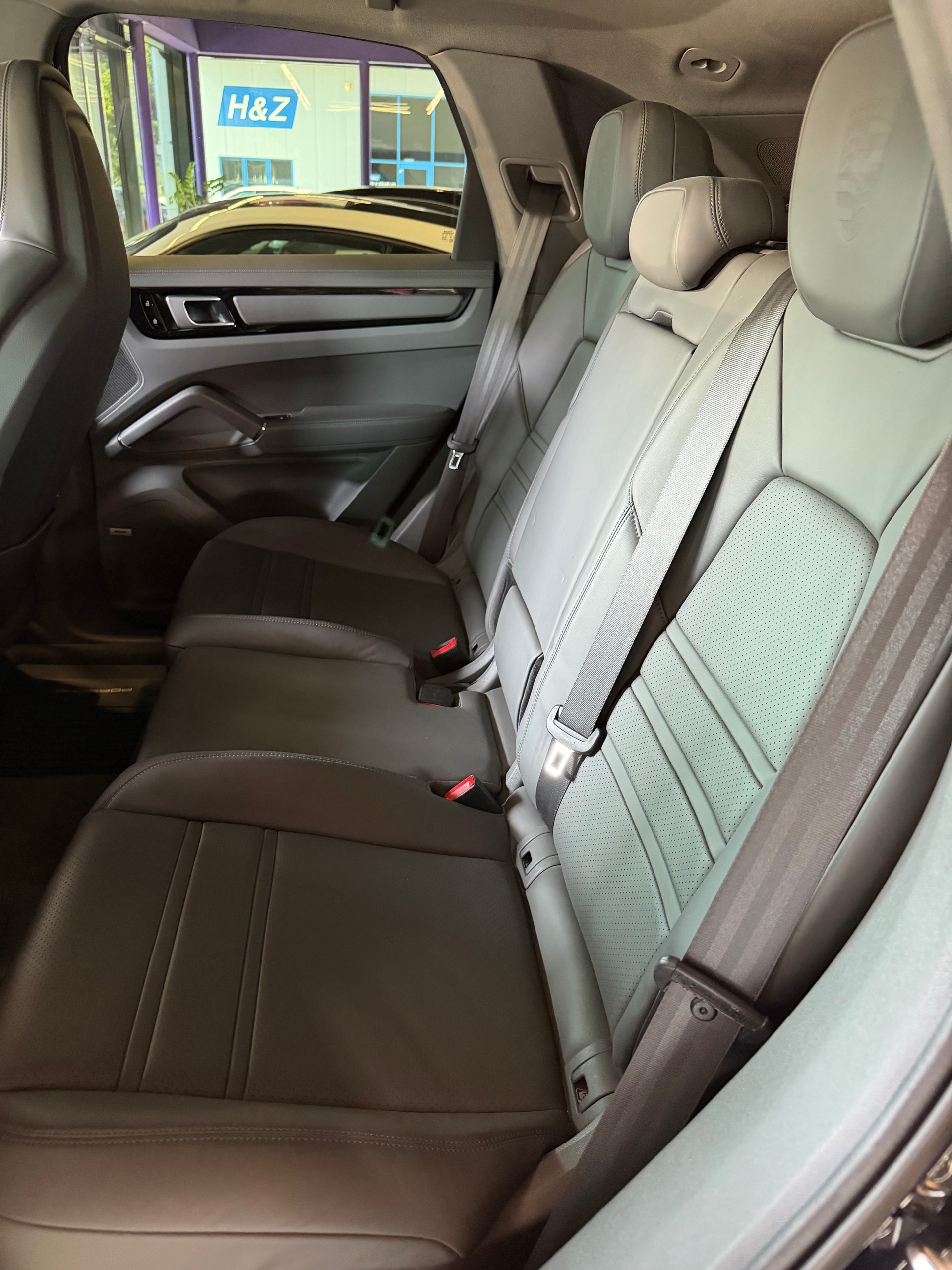 PORSCHE Cayenne E-Hybrid-image-10