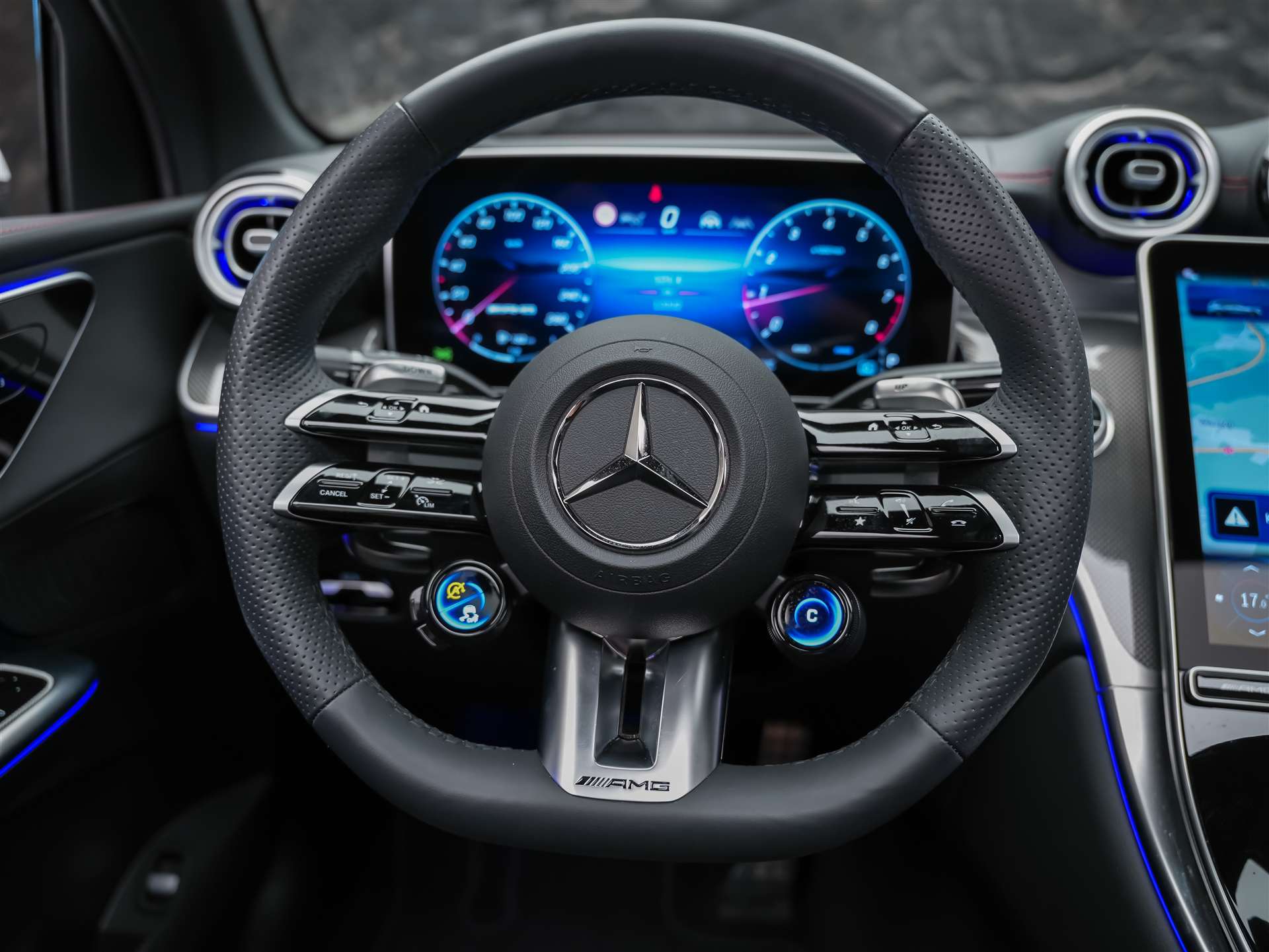 MERCEDES-BENZ GLC 43 AMG Executive Edition 4Matic 9G-Tronic *Head Up Display*Panorama*Abstandsregler*-image-28