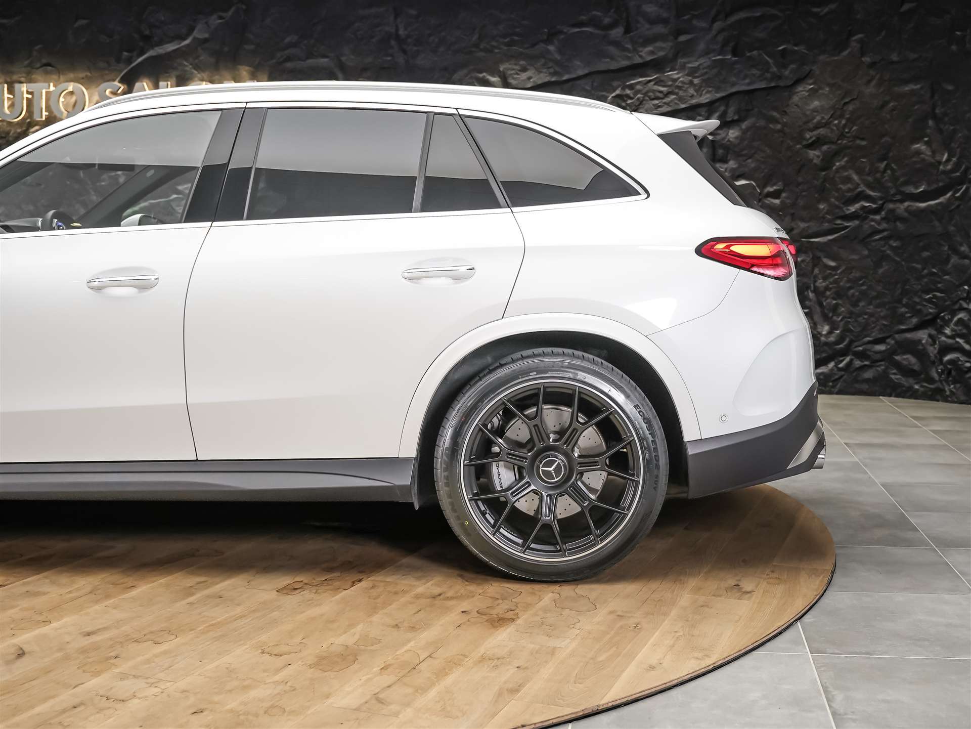 MERCEDES-BENZ GLC 43 AMG Executive Edition 4Matic 9G-Tronic *Head Up Display*Panorama*Abstandsregler*-image-19
