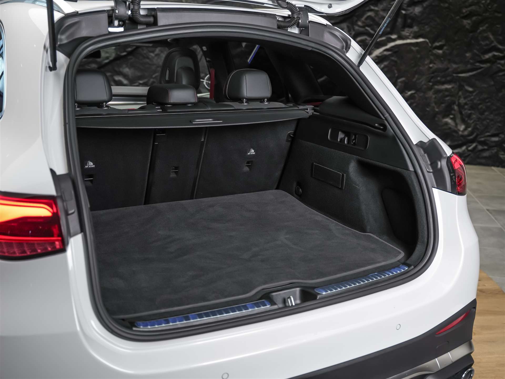 MERCEDES-BENZ GLC 43 AMG Executive Edition 4Matic 9G-Tronic *Head Up Display*Panorama*Abstandsregler*-image-49
