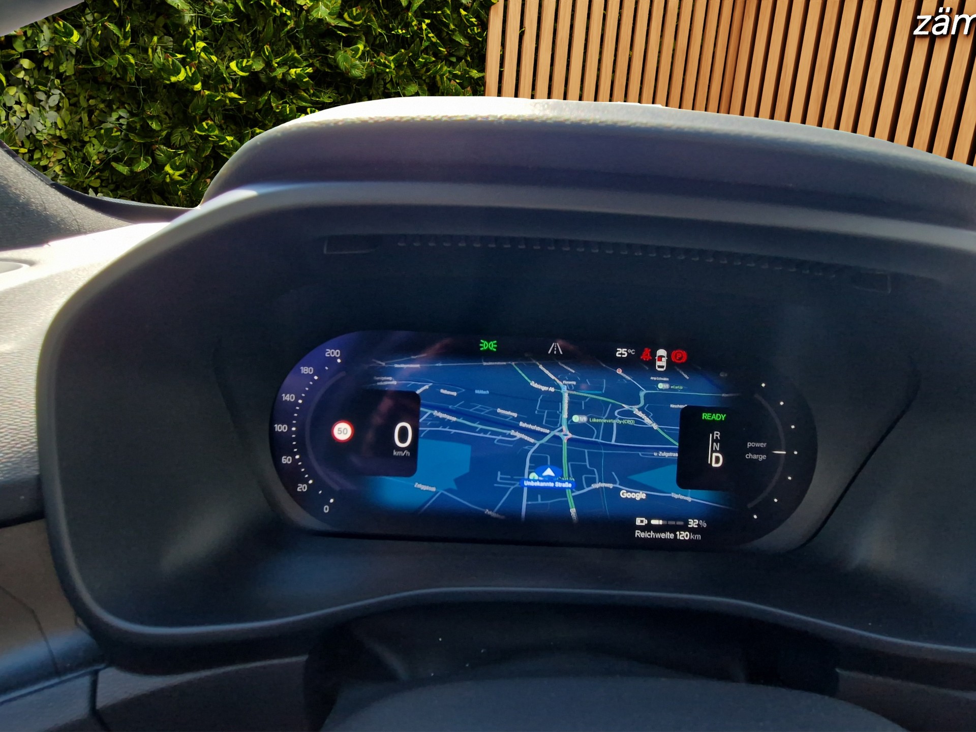 VOLVO C40 E80 Ultimate AWD-image-12