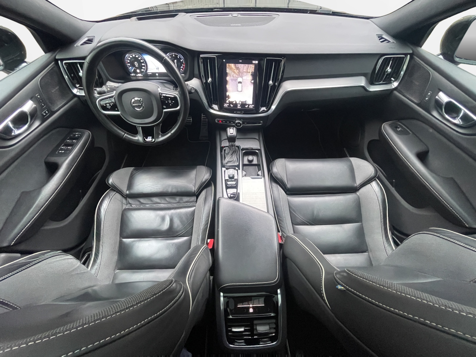 VOLVO V60 2.0 T5 R-Design AWD-image-10