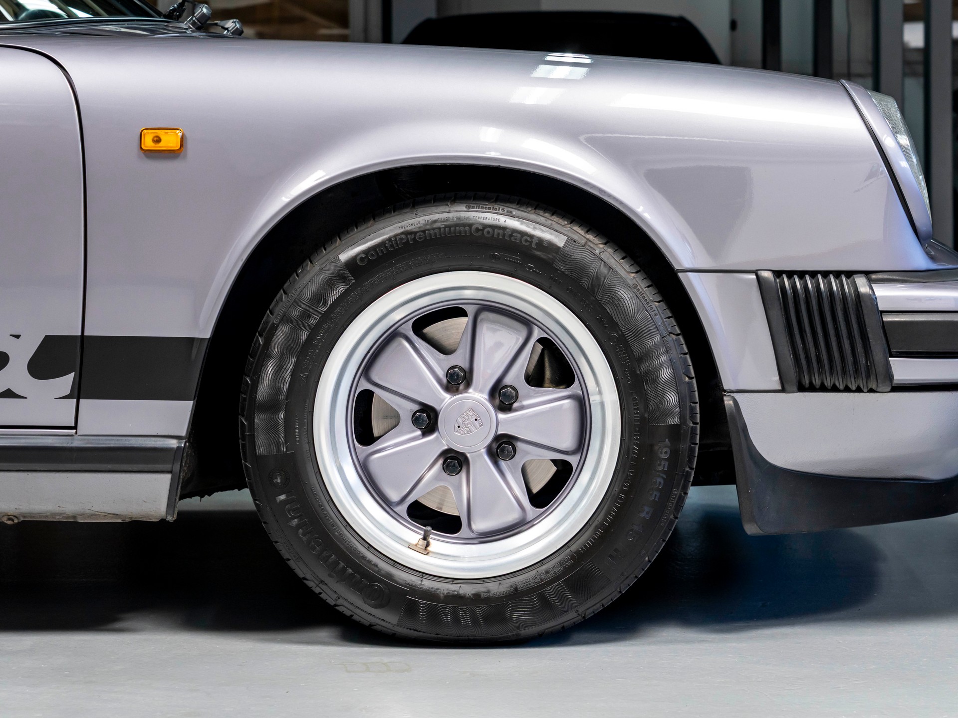 PORSCHE Carrera 3.2 Targa Jubileé 1 OF 165-image-10