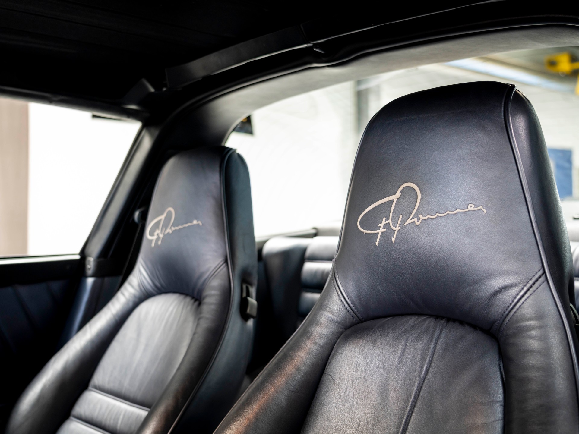 PORSCHE Carrera 3.2 Targa Jubileé 1 OF 165-image-19