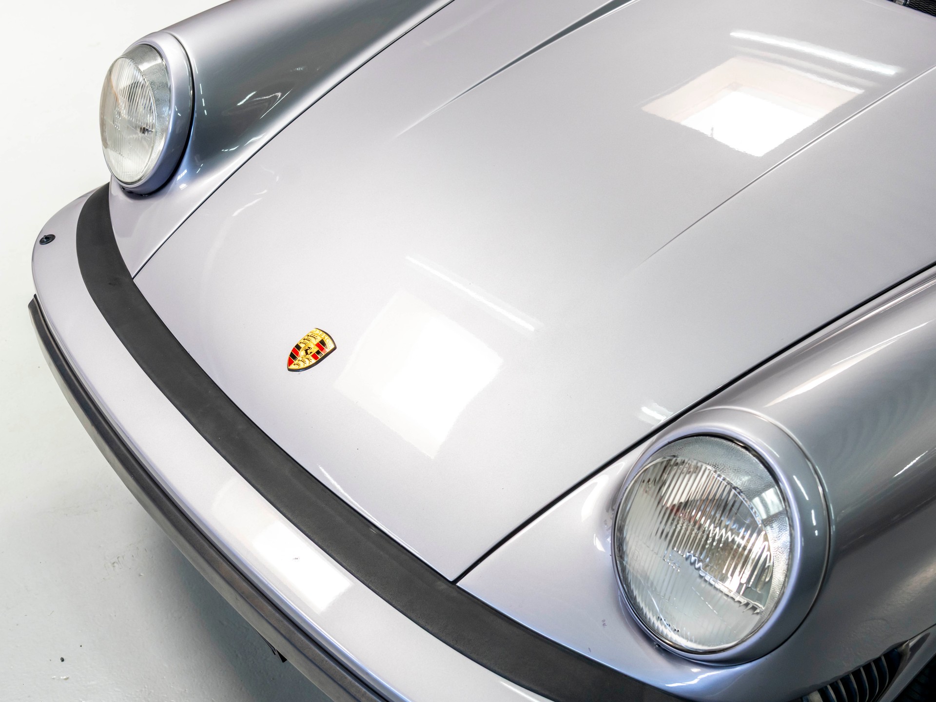 PORSCHE Carrera 3.2 Targa Jubileé 1 OF 165-image-15