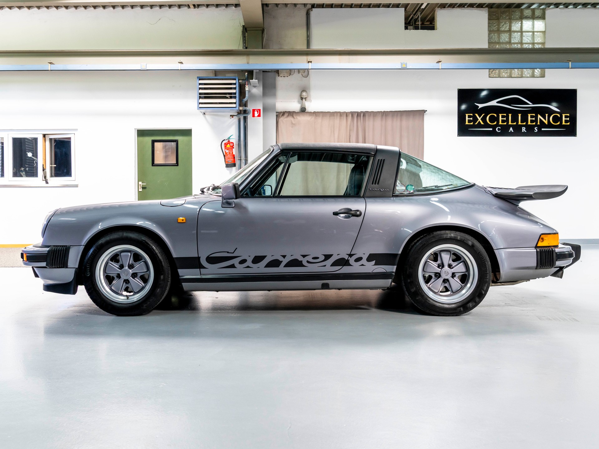 PORSCHE Carrera 3.2 Targa Jubileé 1 OF 165-image-5