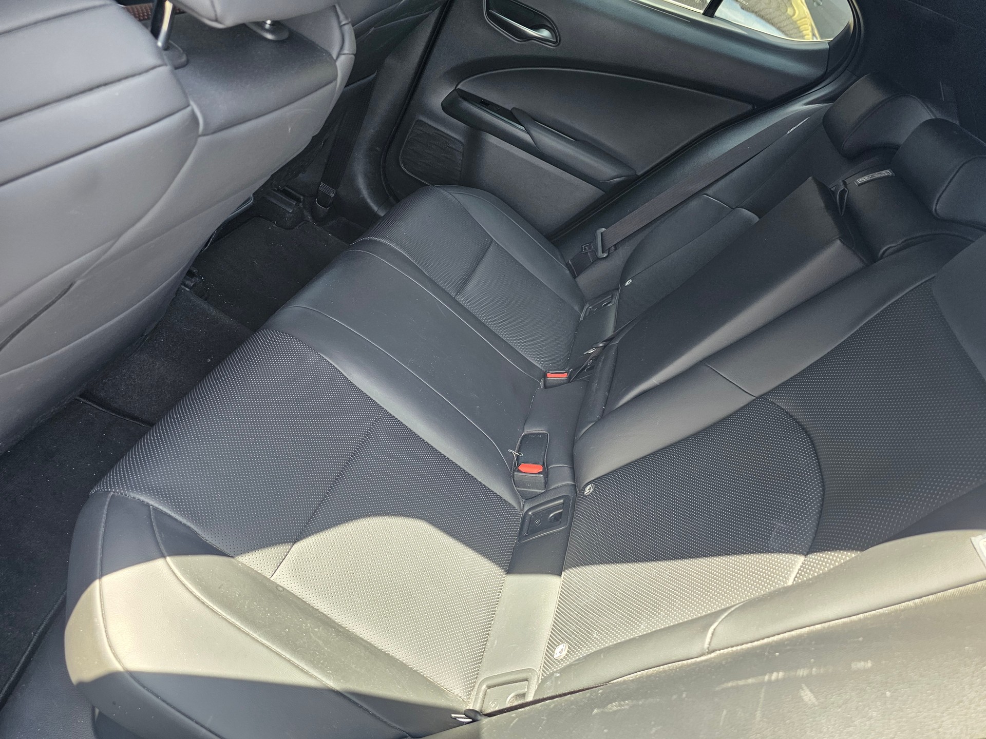 LEXUS UX 250h Excellence AWD Automatic-image-11