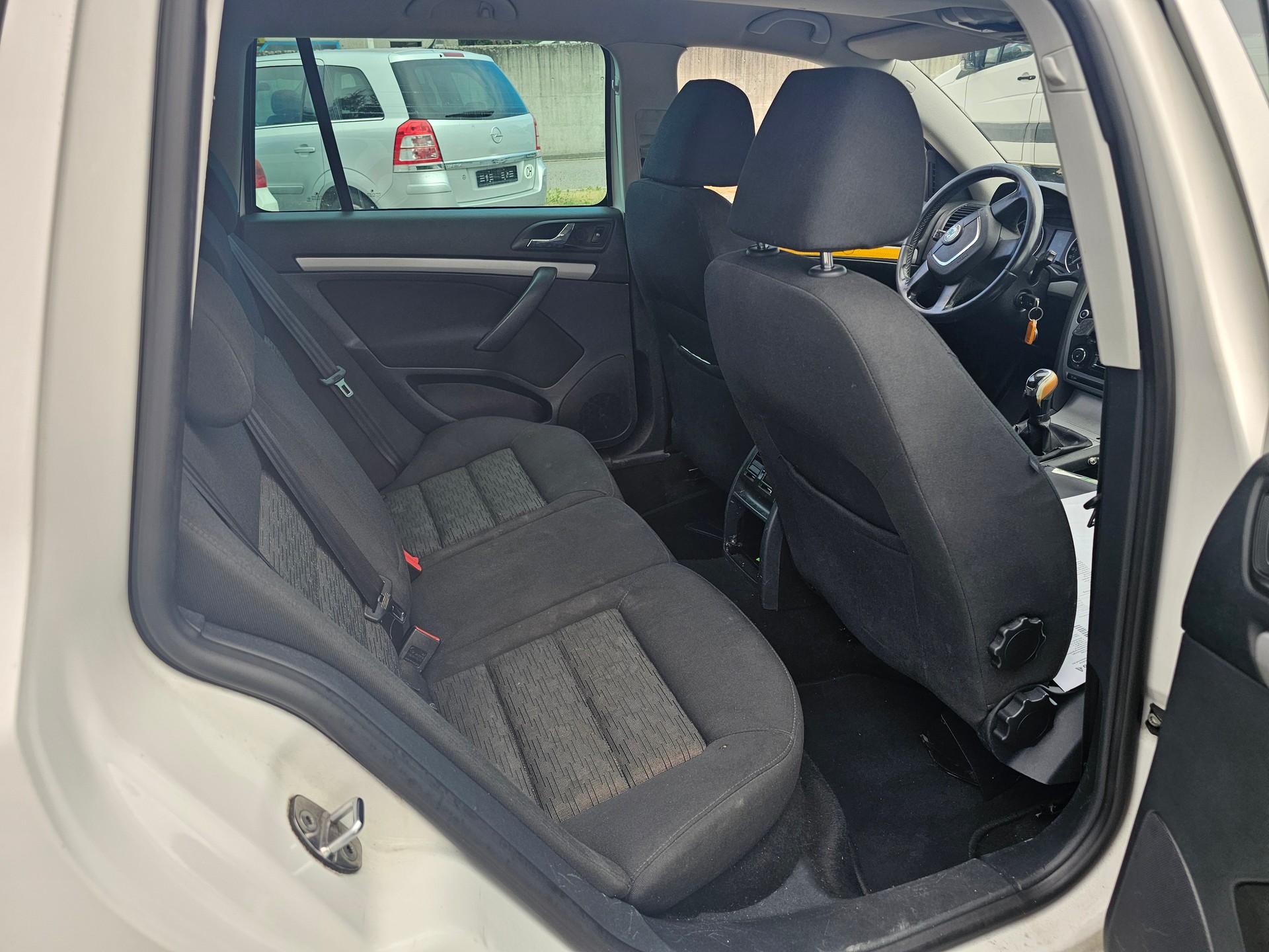 SKODA Octavia Combi 1.8 TSI AllDrive 4x4-image-10