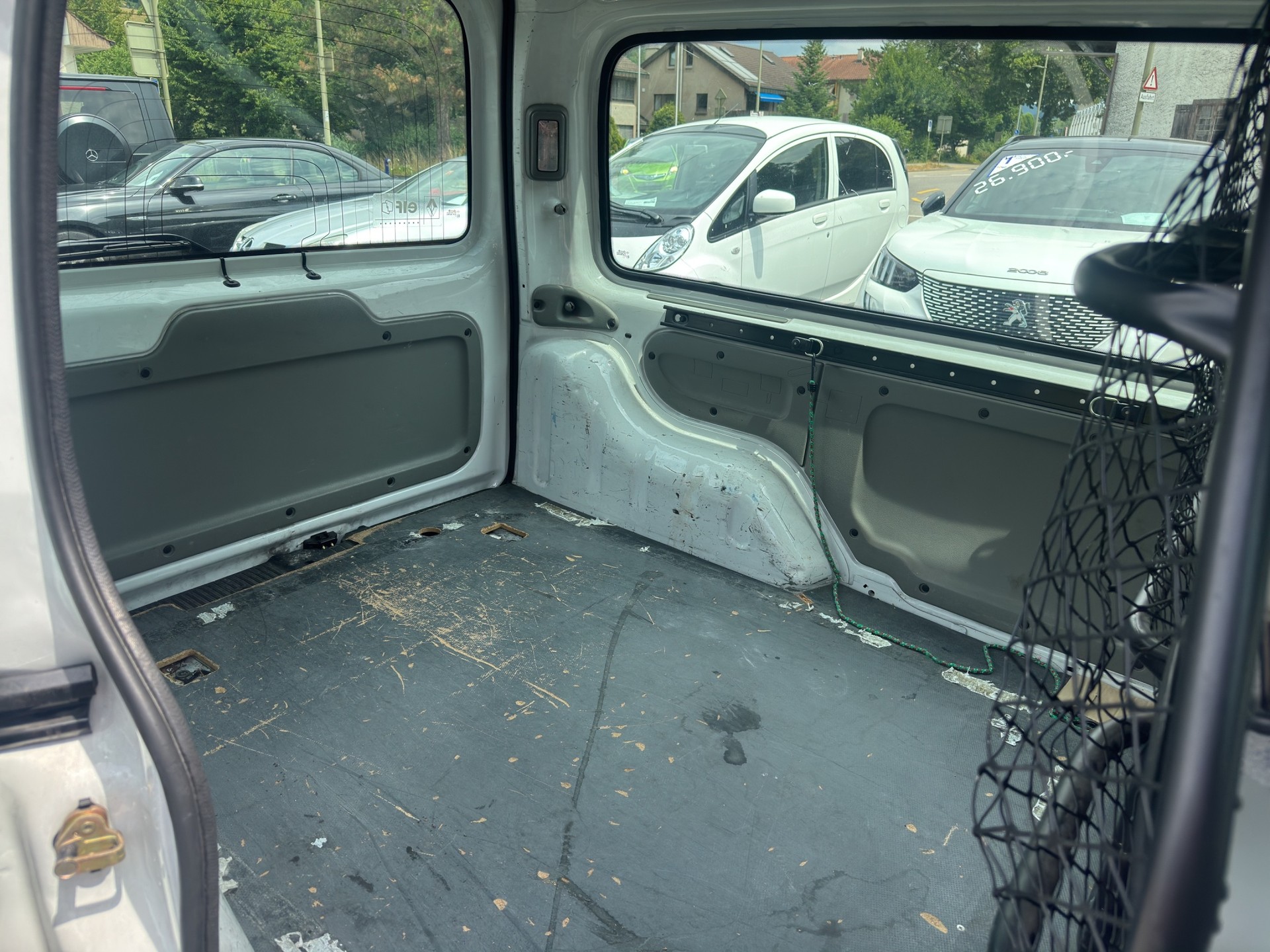 RENAULT Kangoo 1.6 16V A-image-12