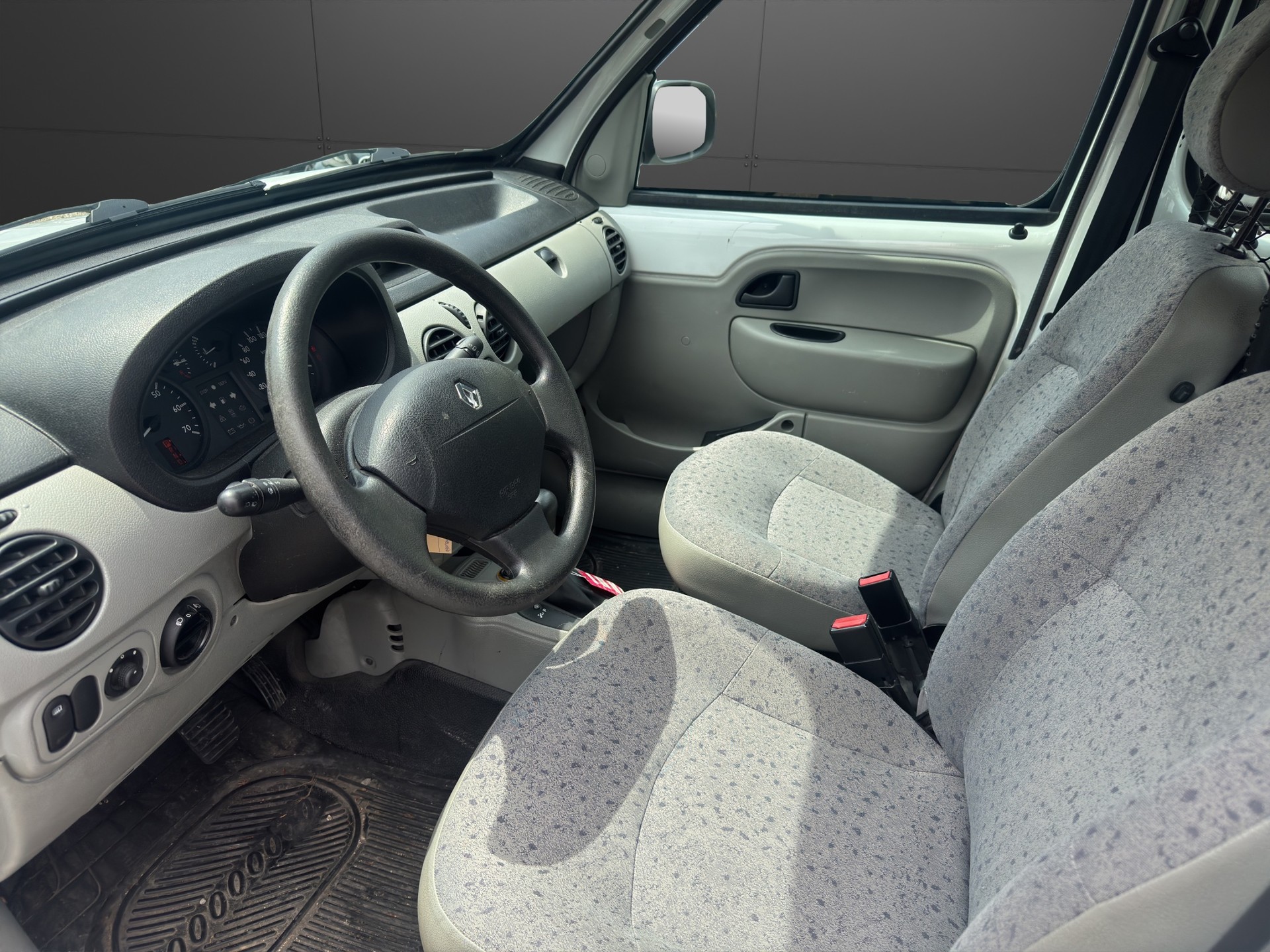 RENAULT Kangoo 1.6 16V A-image-9