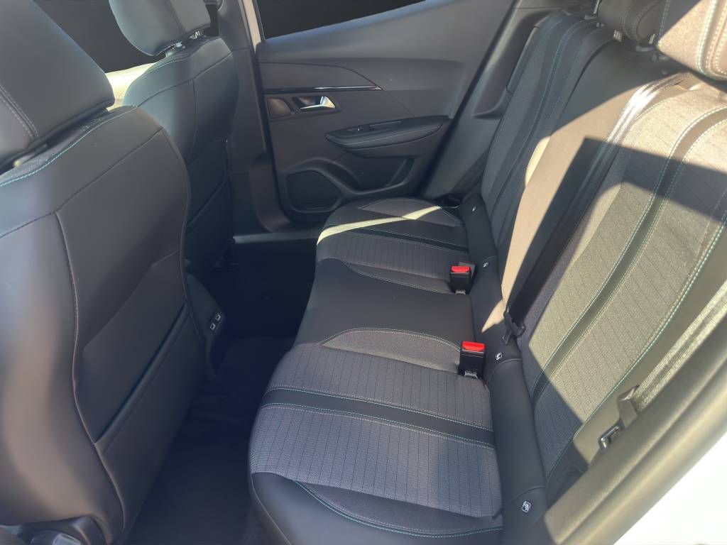PEUGEOT 2008 e Allure Pack-image-8