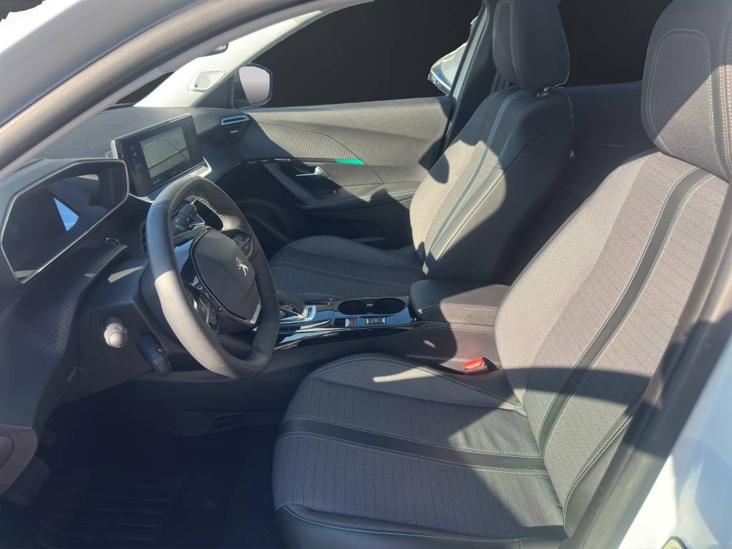PEUGEOT 2008 e Allure Pack-image-7