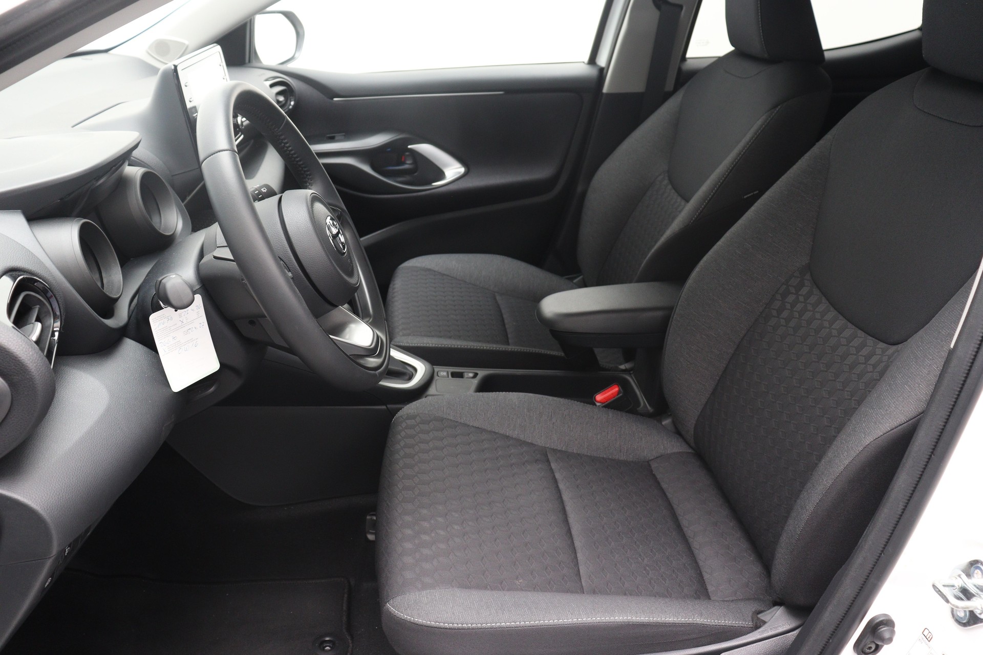 TOYOTA Yaris 1.5 VVT-i HSD-image-6