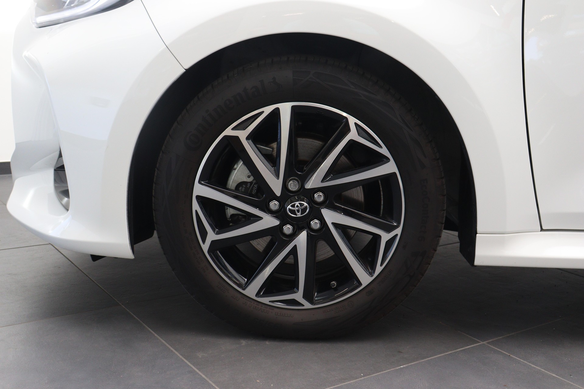 TOYOTA Yaris 1.5 VVT-i HSD-image-5