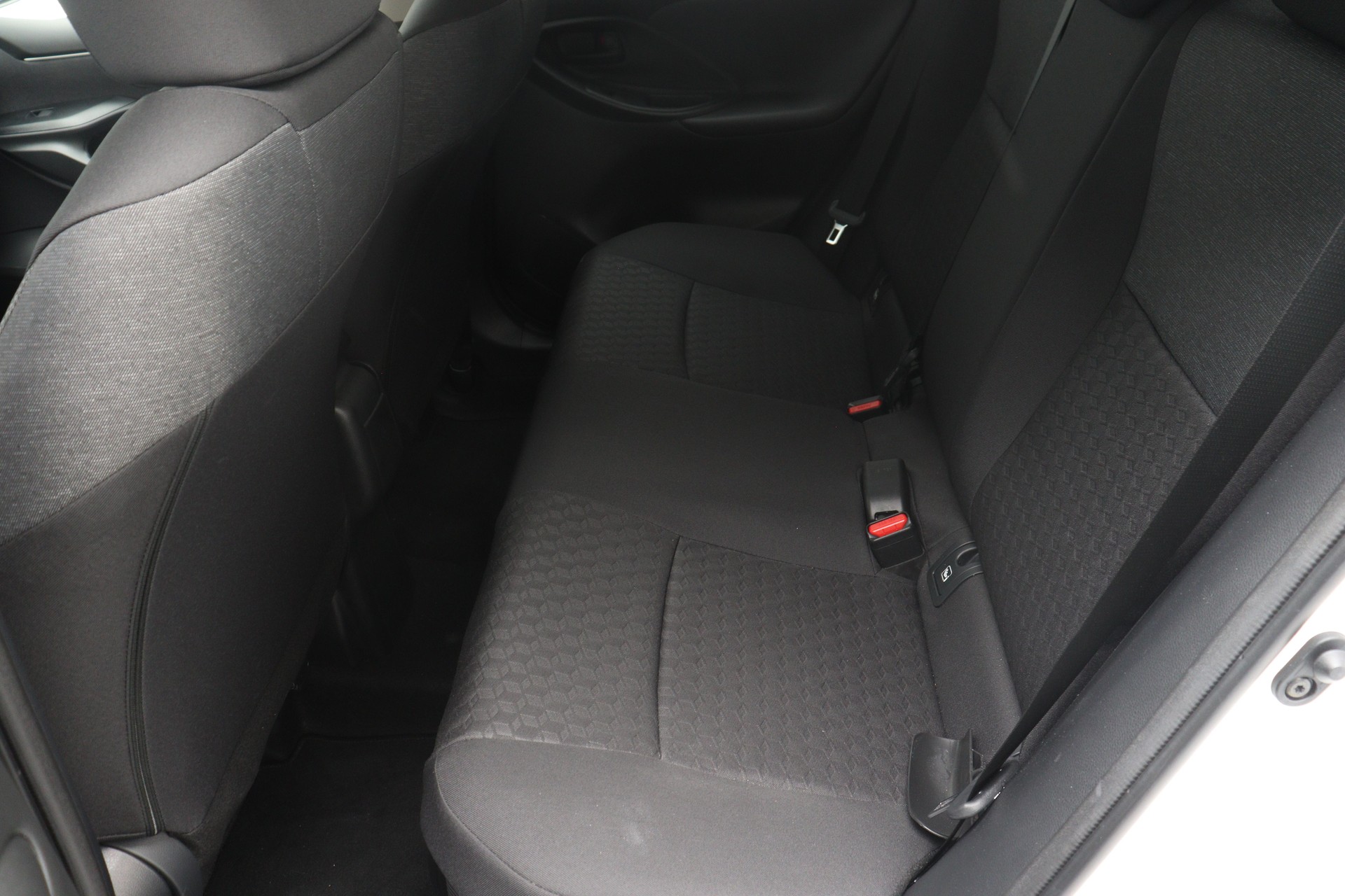 TOYOTA Yaris 1.5 VVT-i HSD-image-10