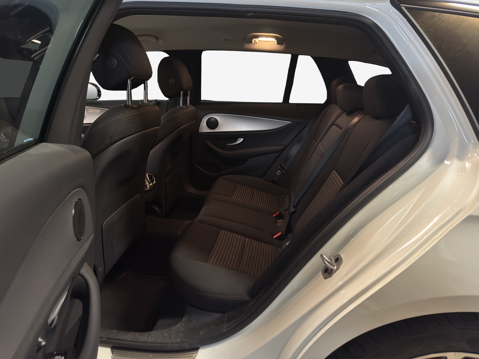 MERCEDES-BENZ E 220 d T 4Matic Swiss Star 9G-Tronic-image-13