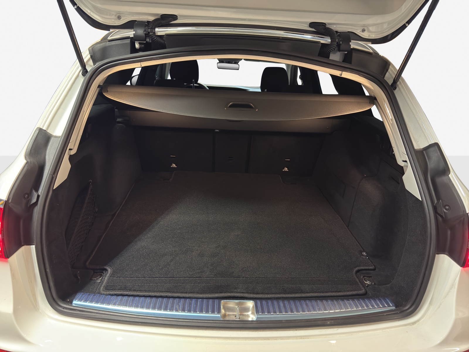 MERCEDES-BENZ E 220 d T 4Matic Swiss Star 9G-Tronic-image-14