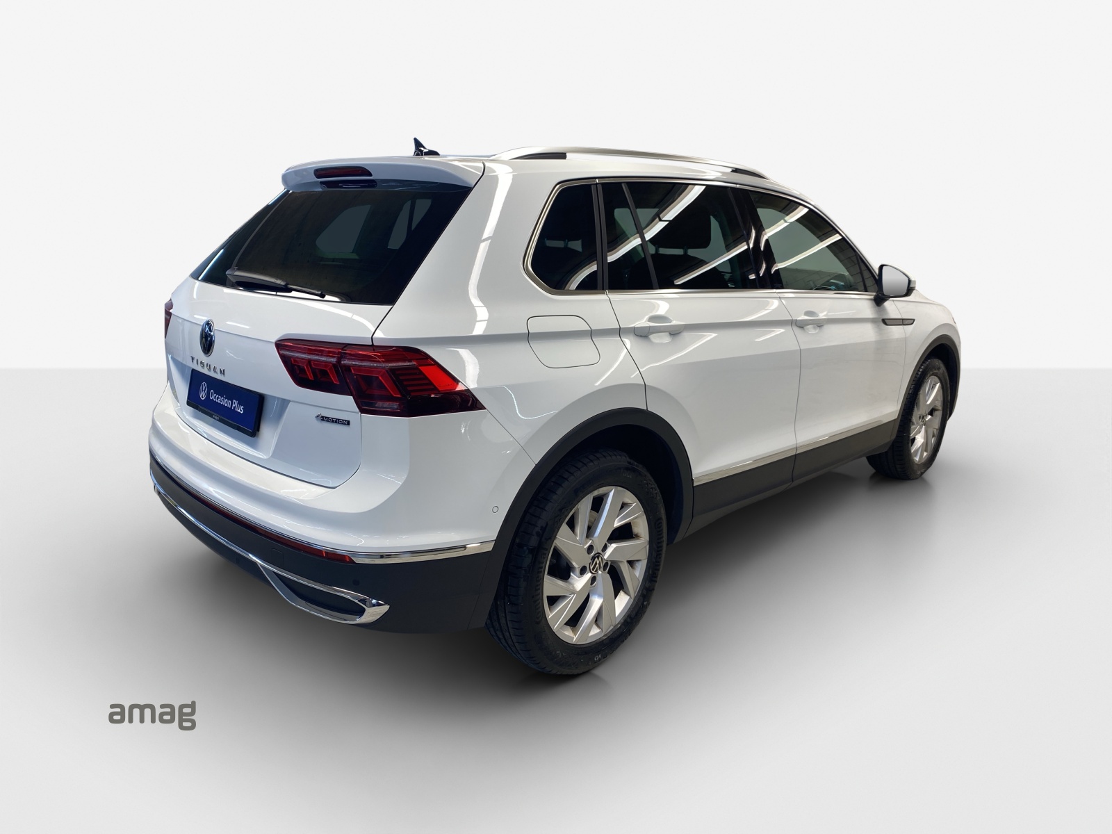 VW Tiguan 2.0TSI Elegance 4Motion DSG-image-4