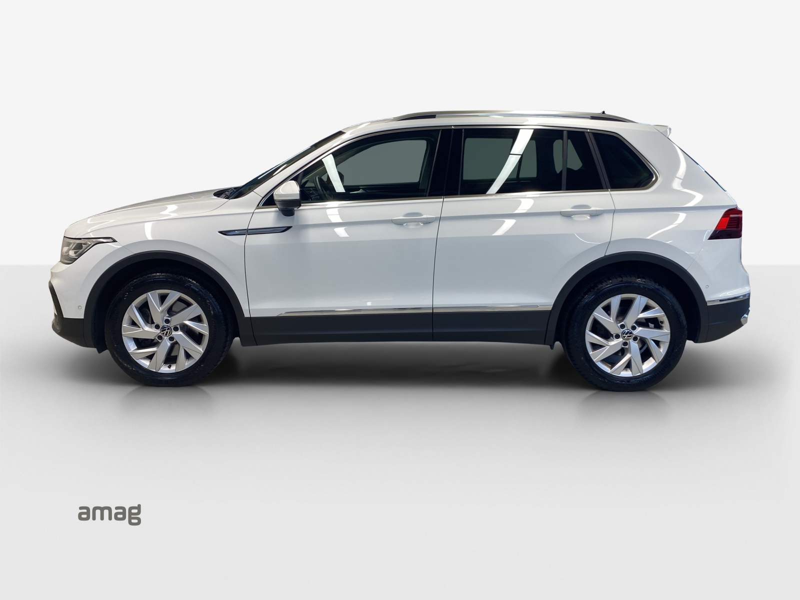 VW Tiguan 2.0TSI Elegance 4Motion DSG-image-1