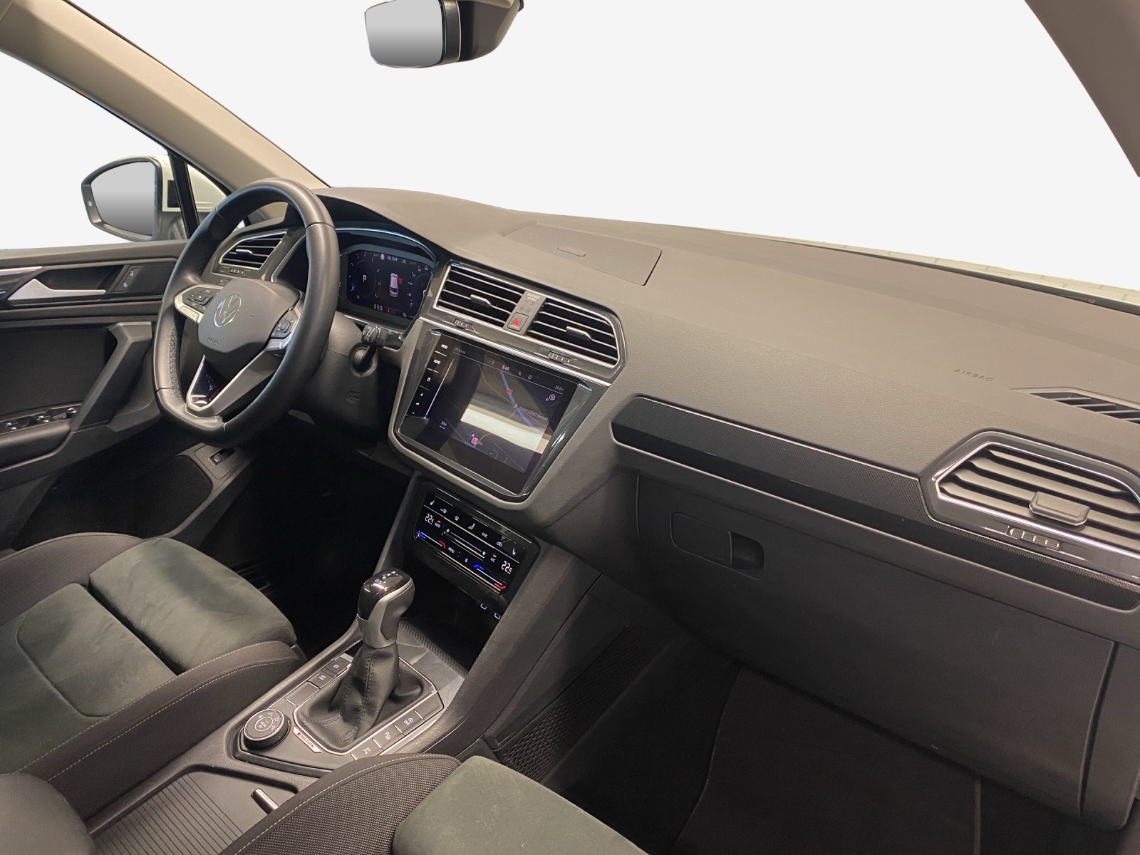 VW Tiguan 2.0TSI Elegance 4Motion DSG-image-13