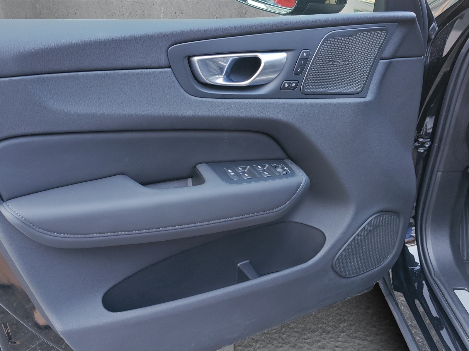 VOLVO XC60 T8 eAWD PluginHybrid Plus Dark Geartronic-image-8