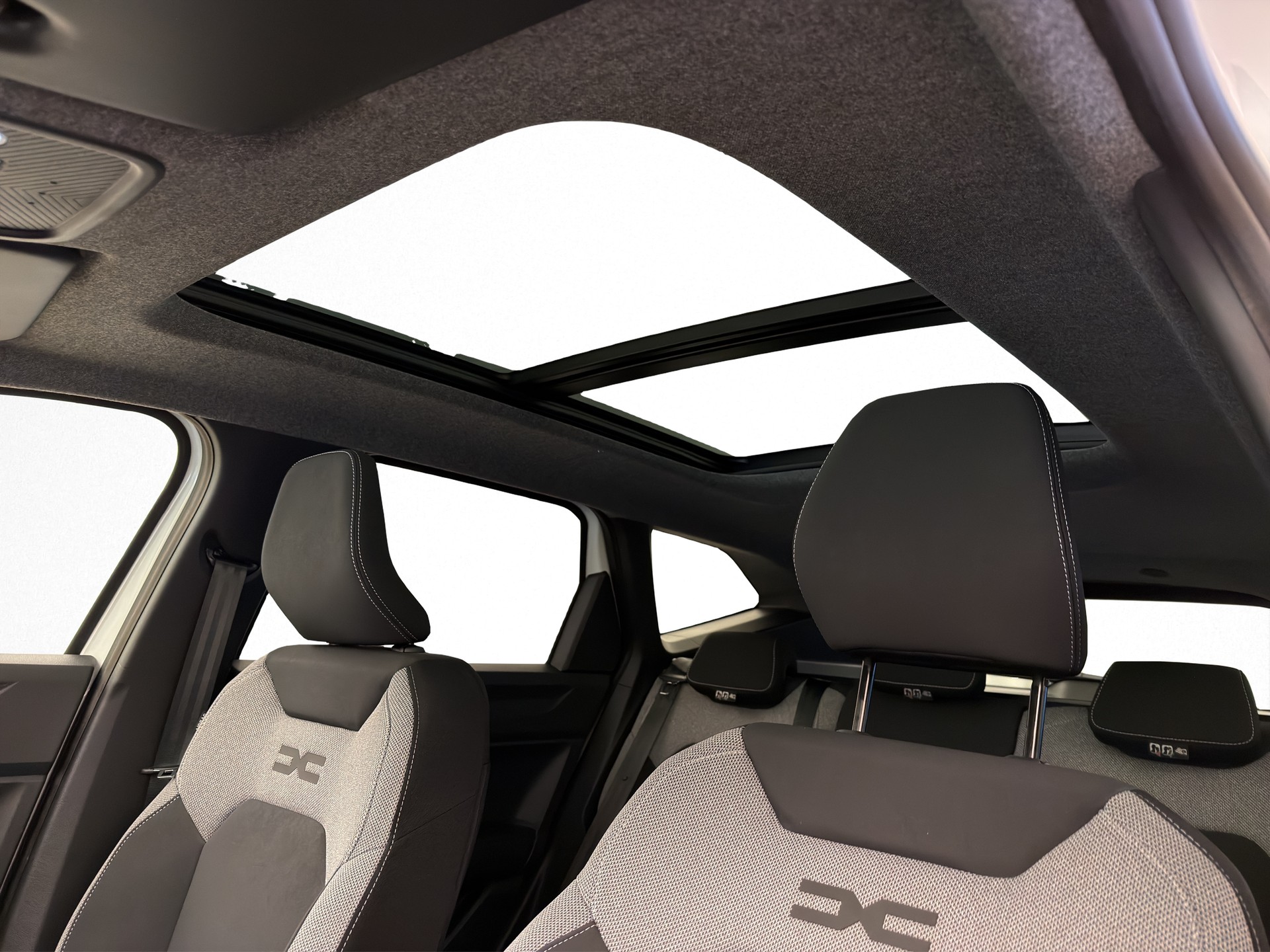 DACIA Bigster 1.8 Hybrid Journey-image-14