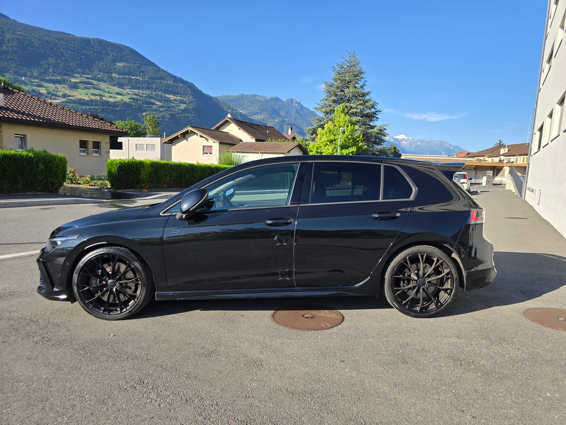 VW Golf 2.0 TSI R Black Edition DSG 4 Motion-image-2