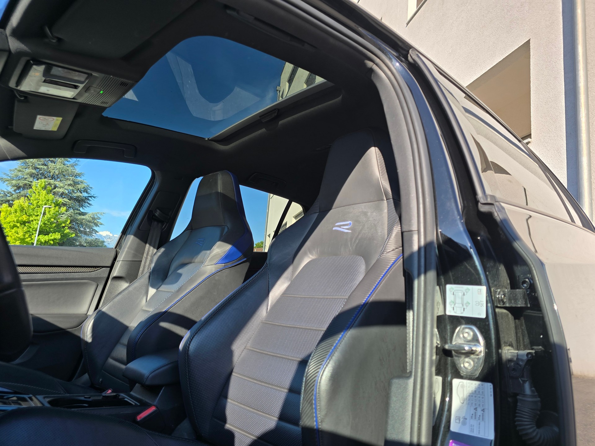 VW Golf 2.0 TSI R Black Edition DSG 4 Motion-image-12