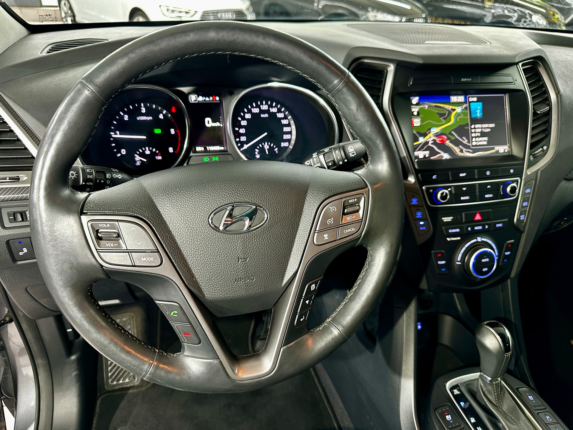 HYUNDAI Santa Fe 2.2 CRDI Vertex 4WD Automatic 7-Plätzer-image-17