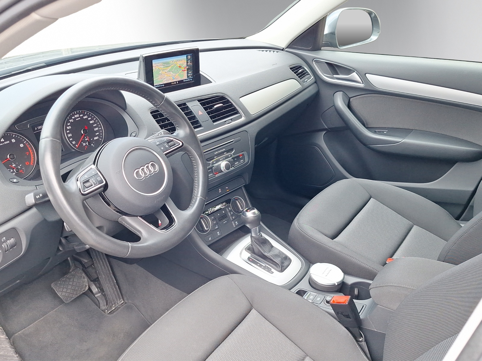 AUDI Q3 1.4 TFSI S-Tronic-image-5