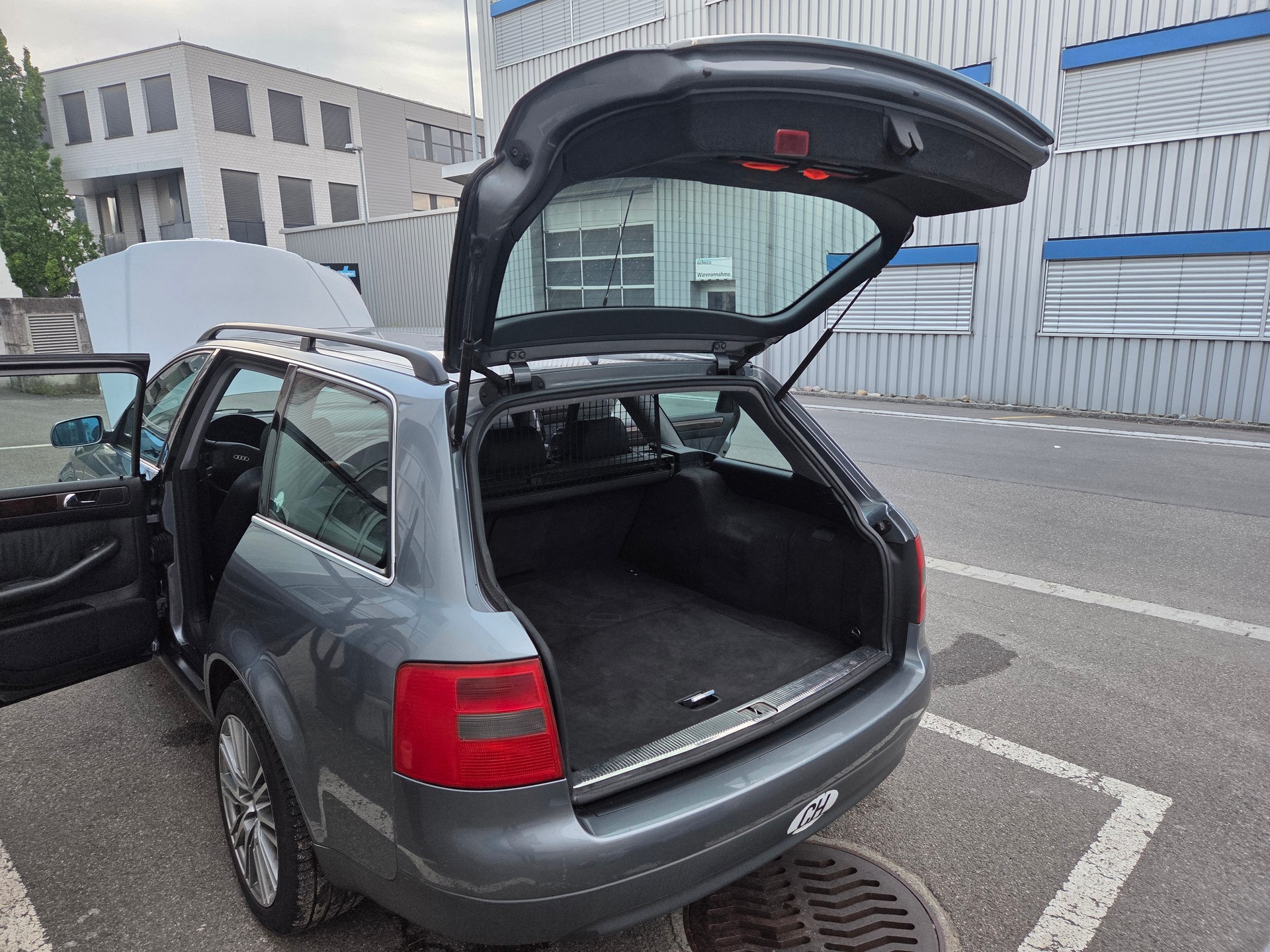 AUDI 2.8 E V6 30V quattro-image-4