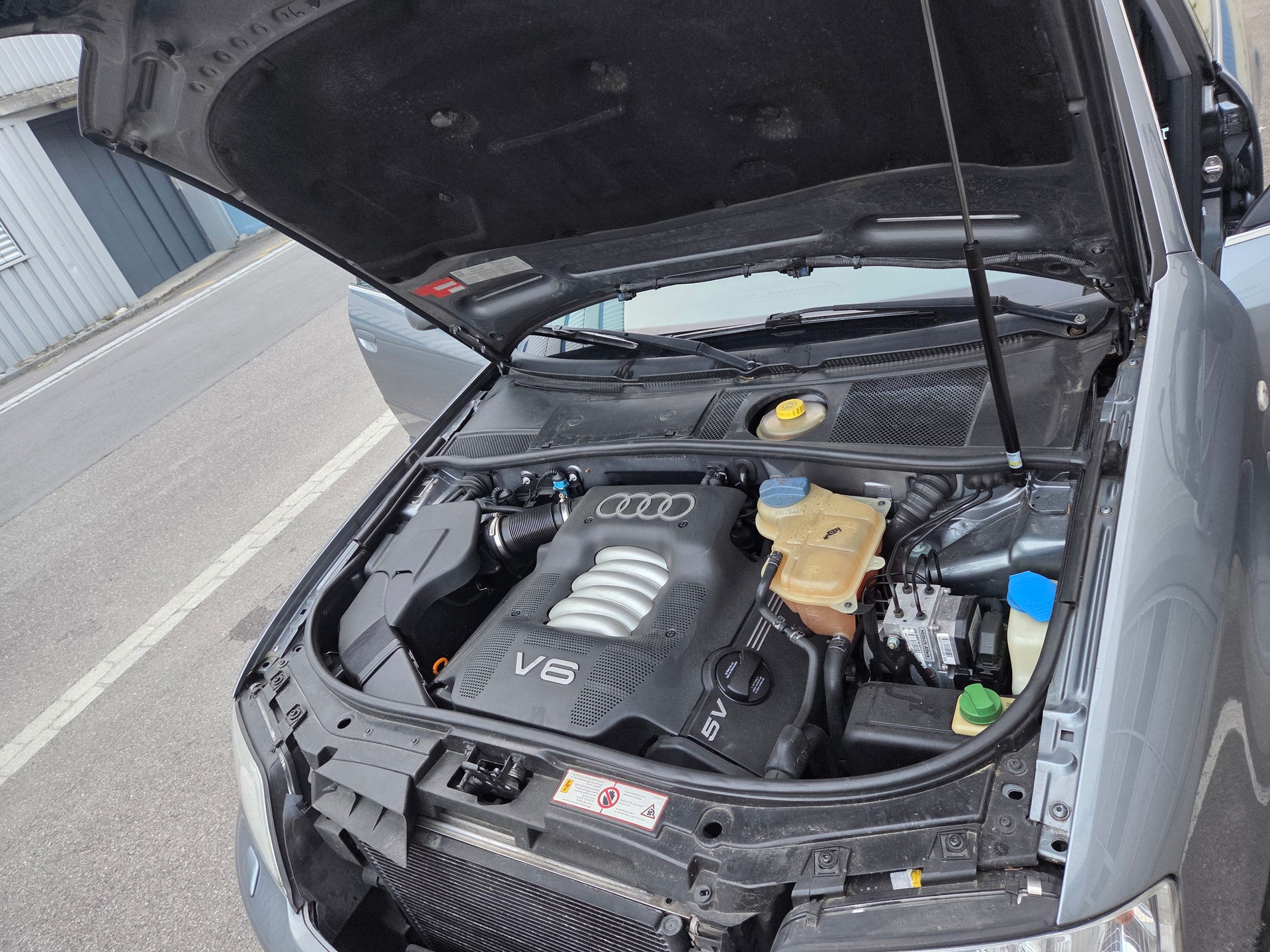 AUDI 2.8 E V6 30V quattro-image-1
