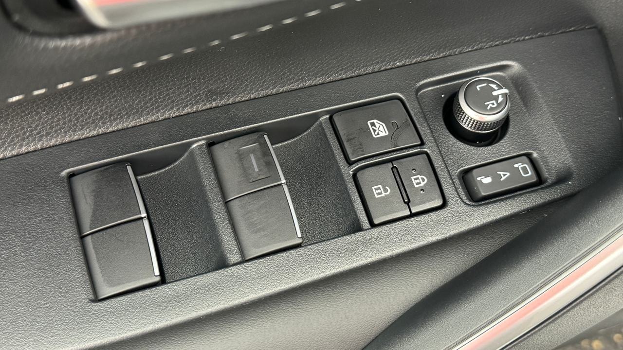 TOYOTA Corolla TS 2.0 HSD Sport e-CVT-image-8