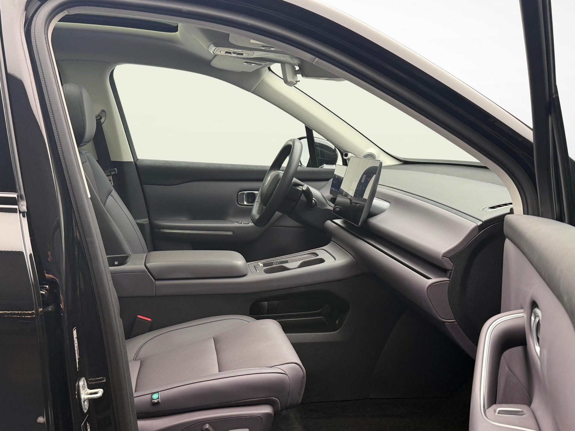 LEAPMOTOR C10 1.5 REEV Design-image-9