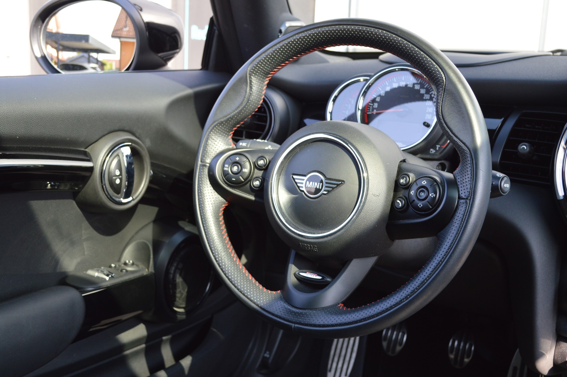 MINI Cooper John Cooper Works-image-14