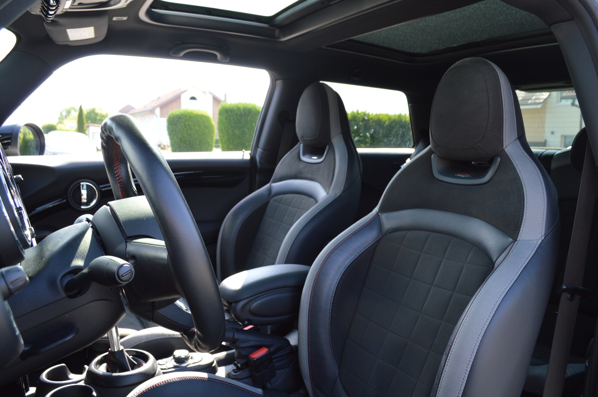 MINI Cooper John Cooper Works-image-12