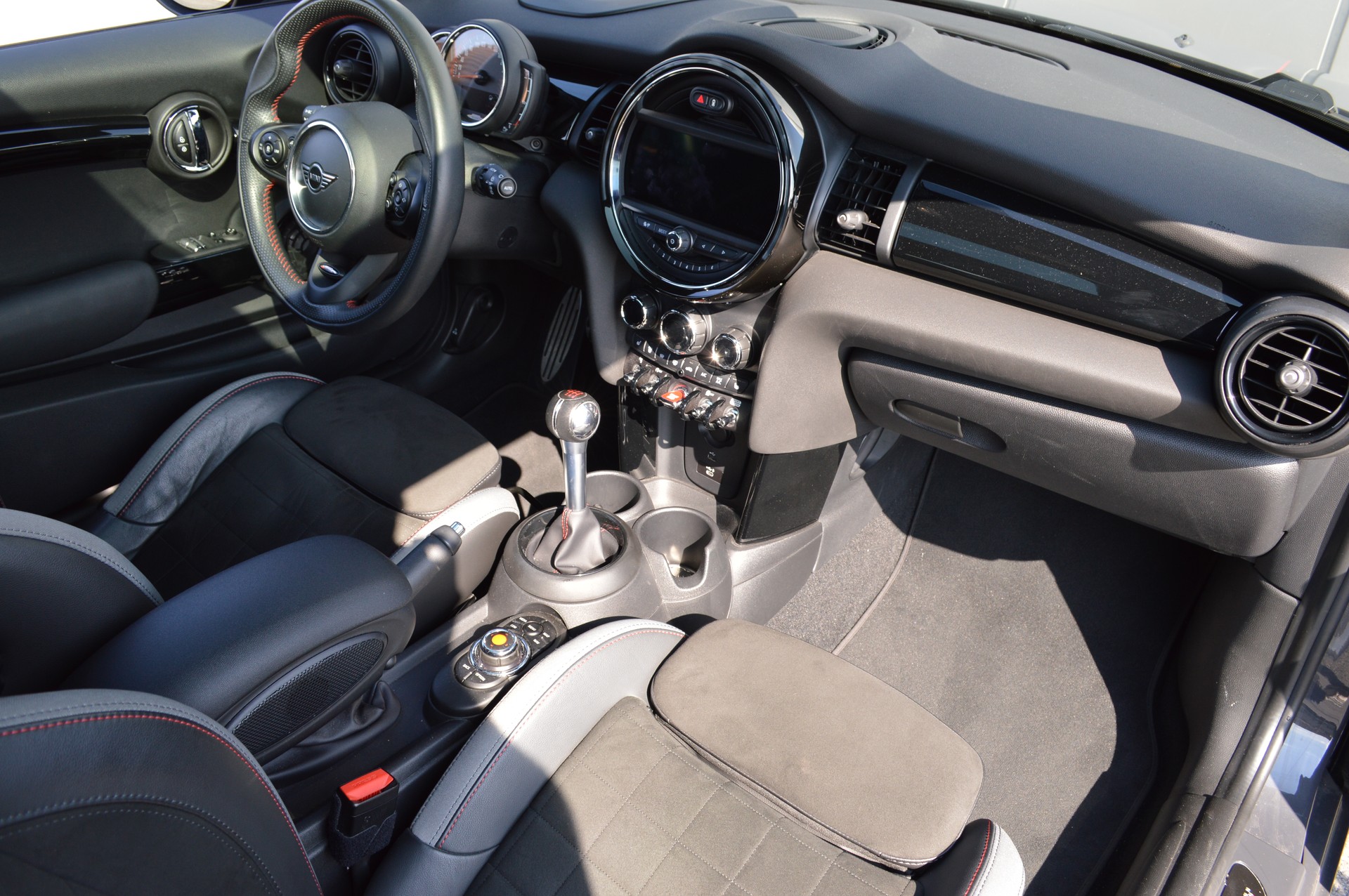 MINI Cooper John Cooper Works-image-15