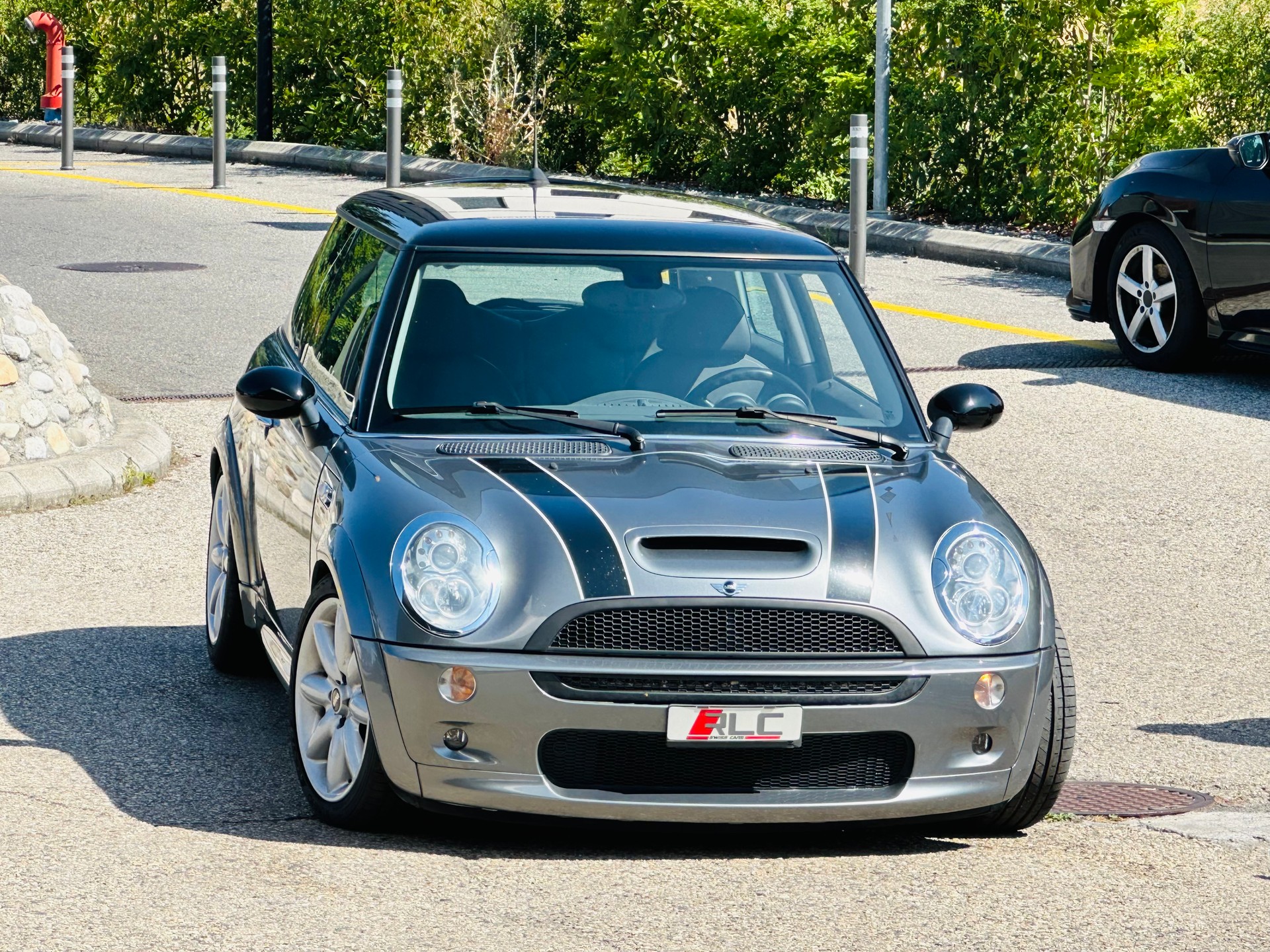 MINI Cooper S-showroom-element-1