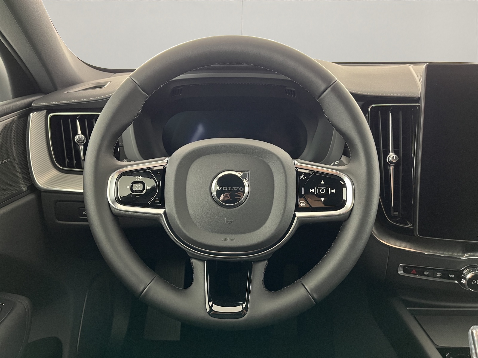 VOLVO XC60 2.0 T6 TE Black Edition eAWD-image-10