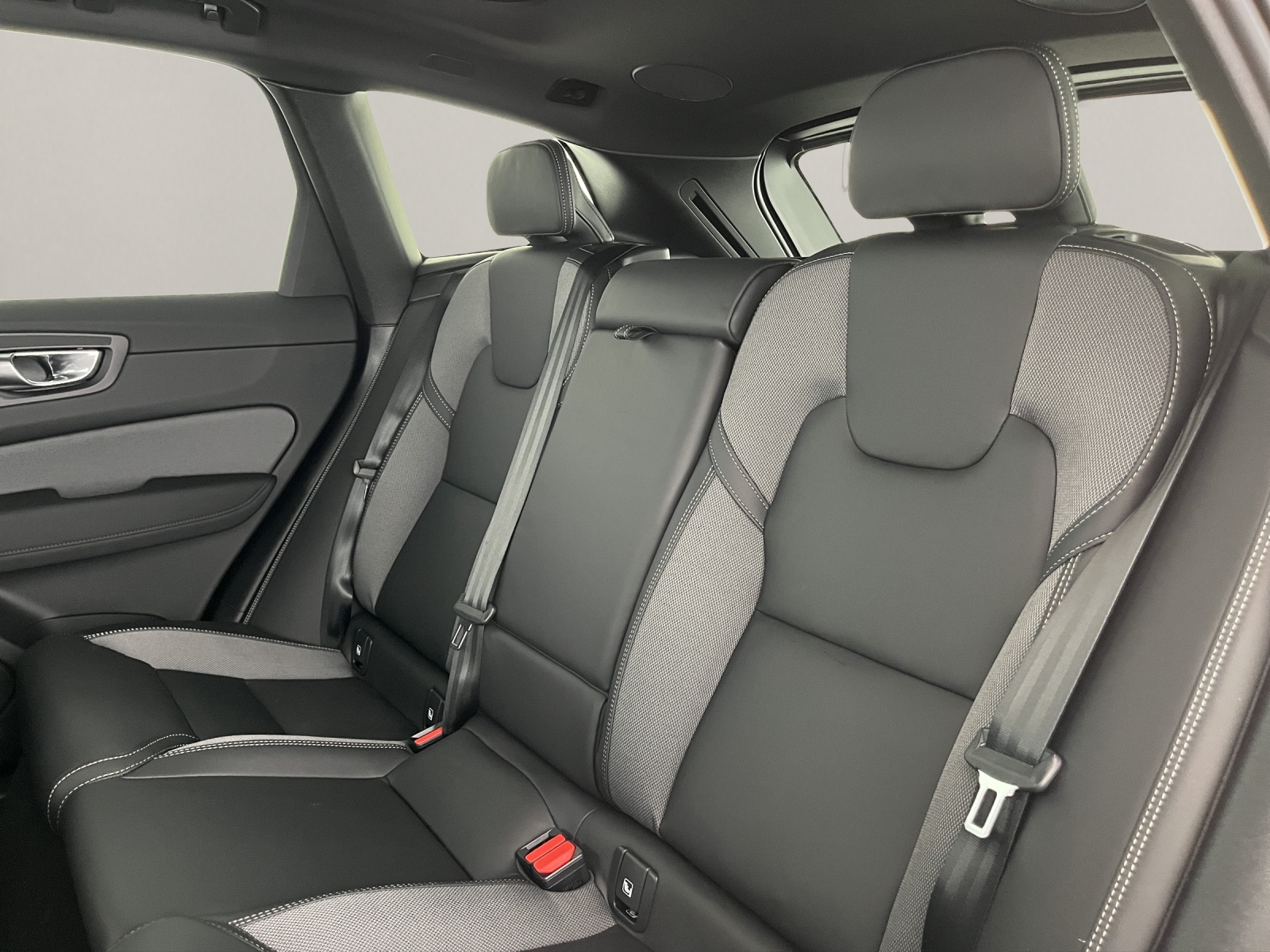 VOLVO XC60 2.0 T6 TE Black Edition eAWD-image-13