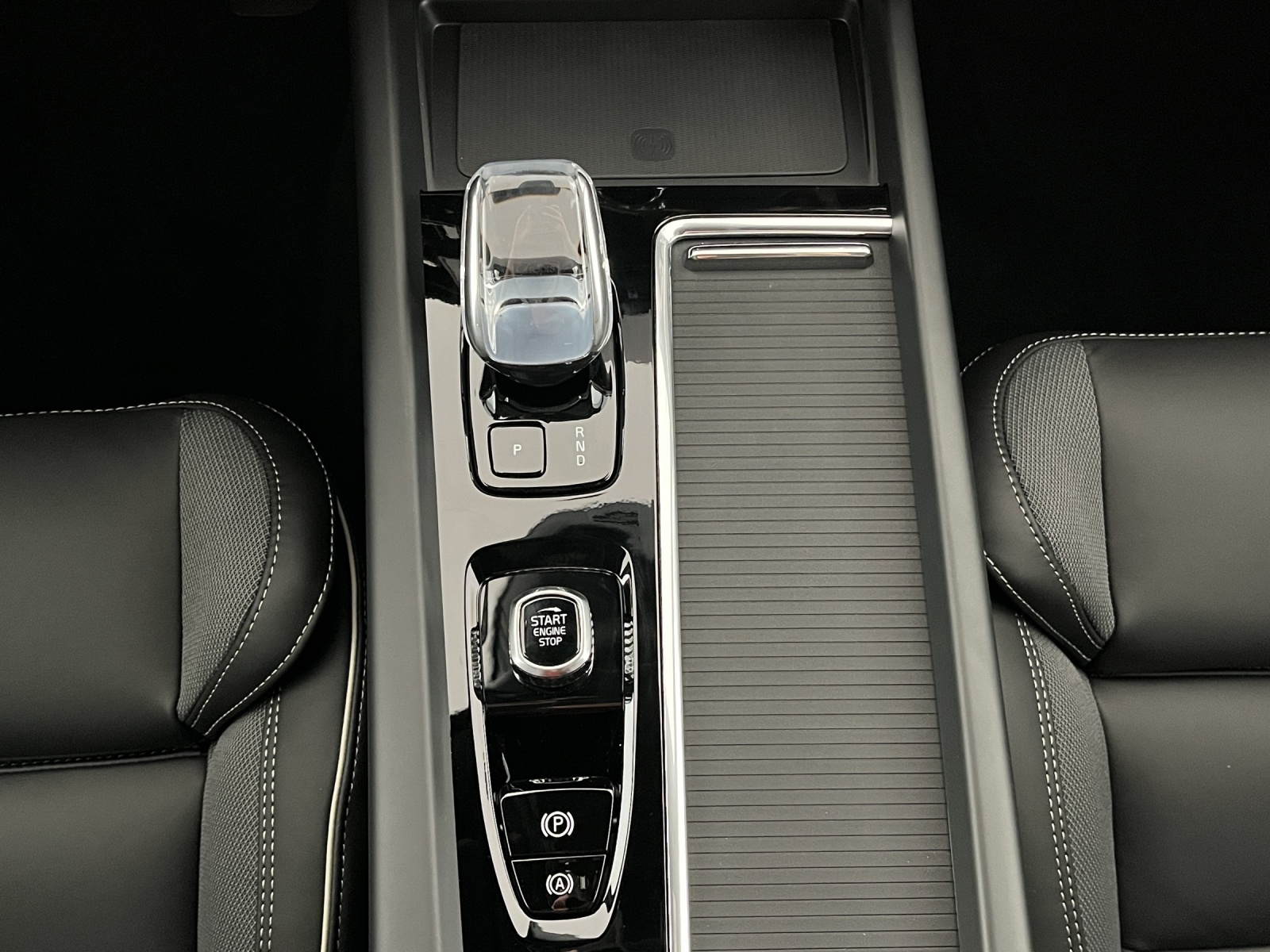 VOLVO XC60 2.0 T6 TE Black Edition eAWD-image-15